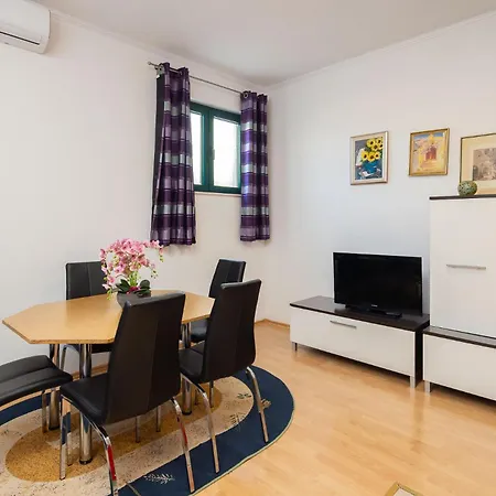 Dc Apartment